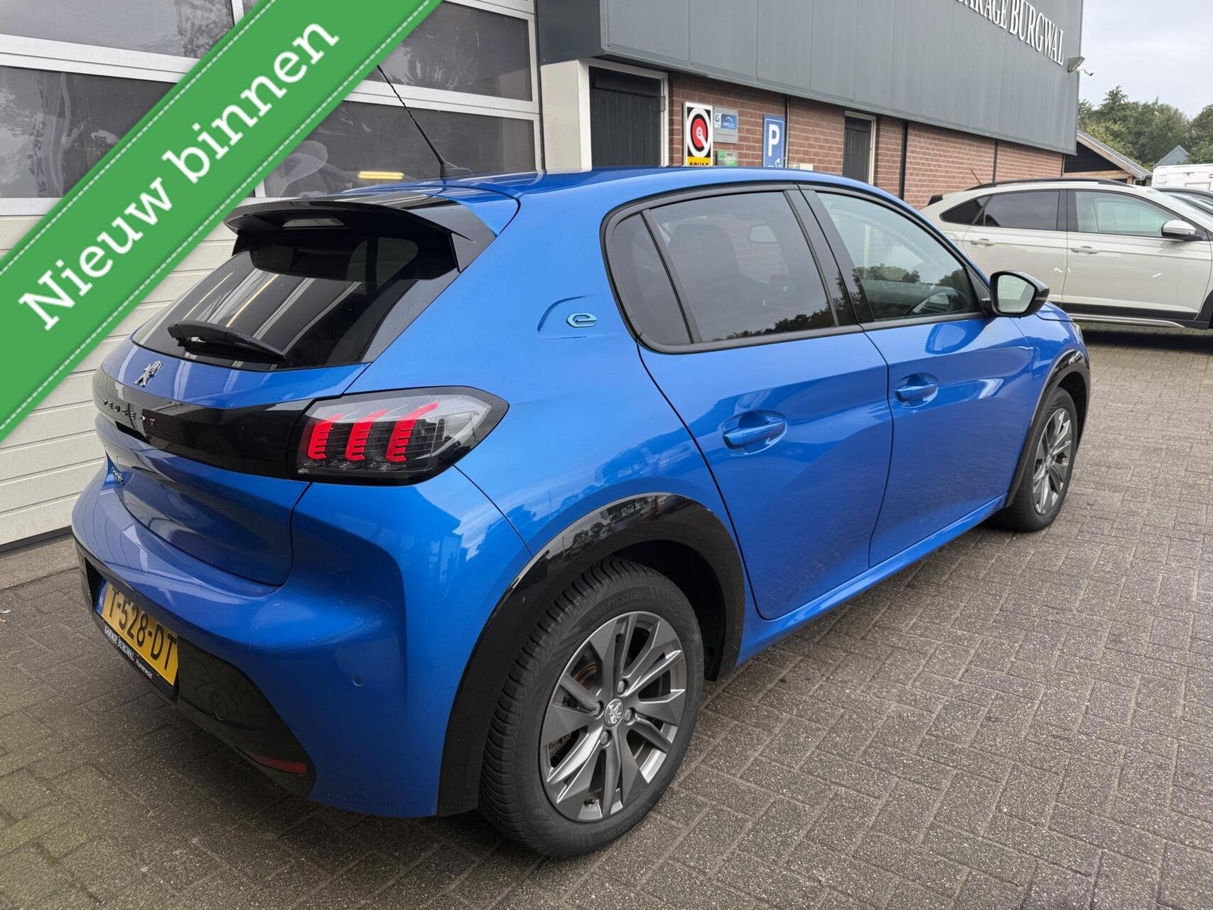 Peugeot e-208 EV Allure Pack 50 kWh SOH 96.7% *ALL-IN PRIJS*, Auto's, 12 maanden, Gebruikt, Zwart, Blauw