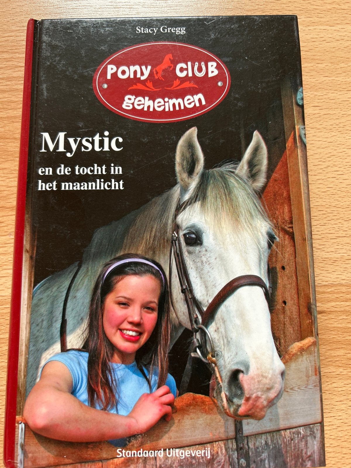 Pony Club Geheimen: Mystic en de tocht in het maanlicht, Ophalen of Verzenden, Gelezen, Fictie