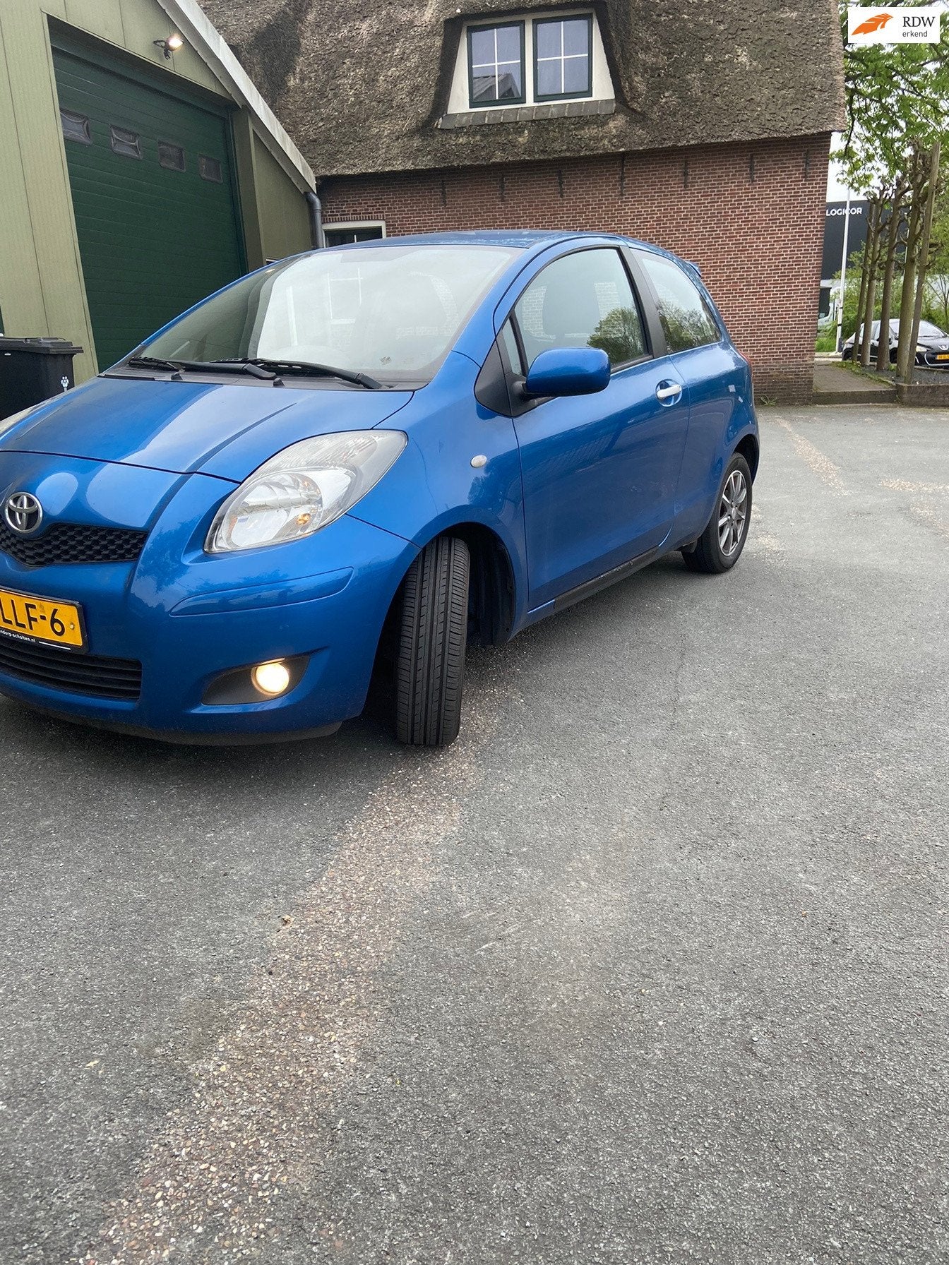 Toyota Yaris Invalide auto eerste eigenaar,NAP, 101 pk, 750 kg, 4 cilinders, Blauw