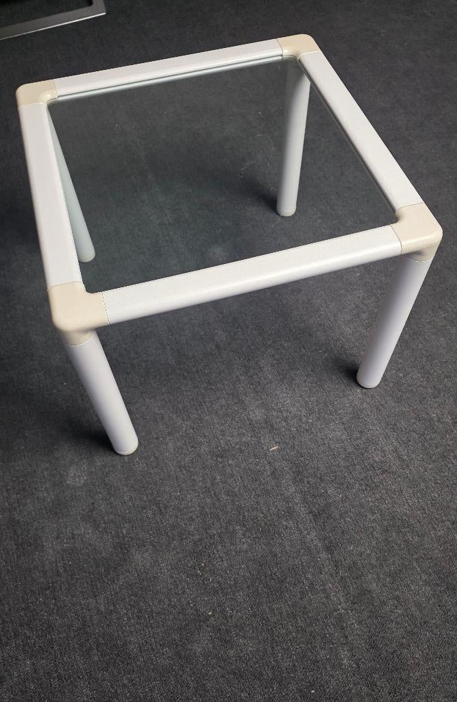 Vintage jaren 70/80 bijzettafeltje van kunststof en glas, Huis en Inrichting, Tafels | Bijzettafels, Minder dan 45 cm, Minder dan 55 cm