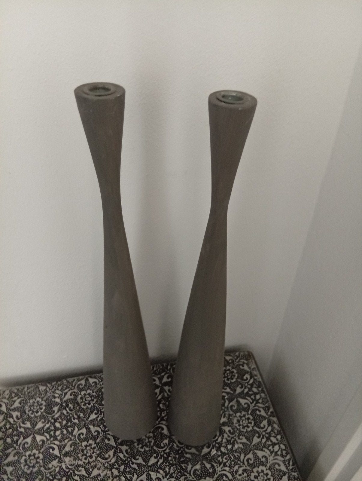 2 grijze kaarsenstandaards, Ophalen, Grijs