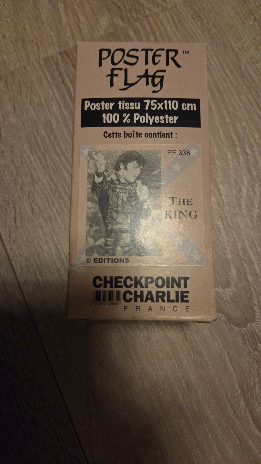 Elvis Presley Poster Flag - The King - 75x110 cm, Rechthoekig Staand, Deurposter of groter, Nieuw, Ophalen of Verzenden