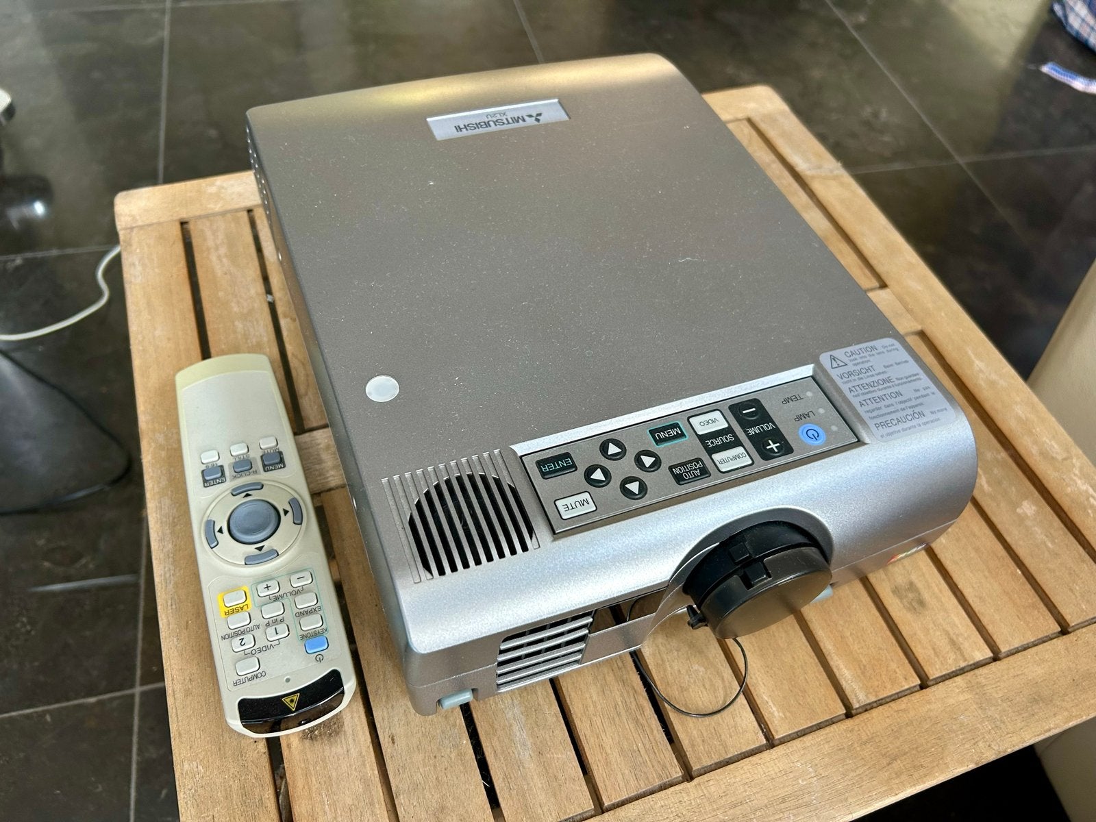 Mitsubishi Projector XGA met afstandsbediening Werkt Perfect, Ophalen of Verzenden, Zo goed als nieuw, LCD, Mitsubishi