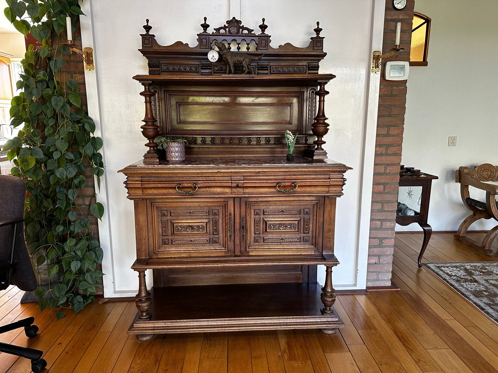 Antiek dressoir met marmeren blad en houtsnijwerk, Ophalen