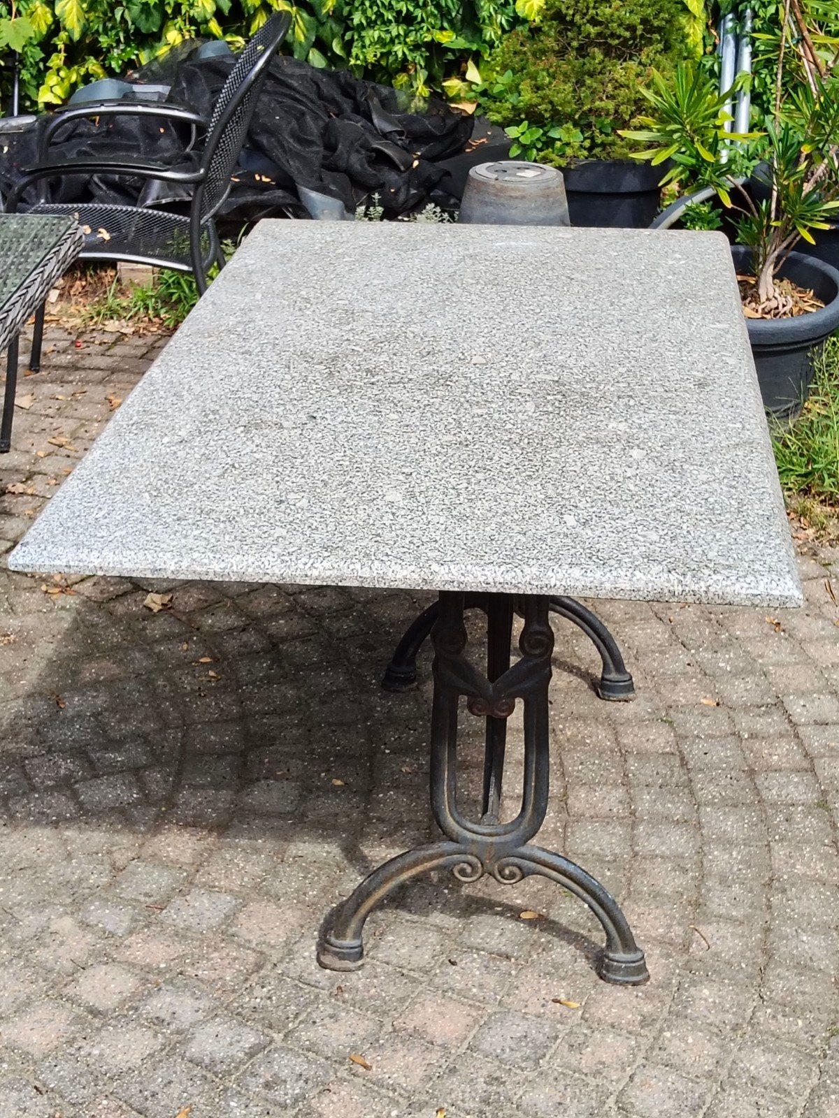 Tuintafel met natuurstenen blad en gietijzeren onderstel, Ophalen