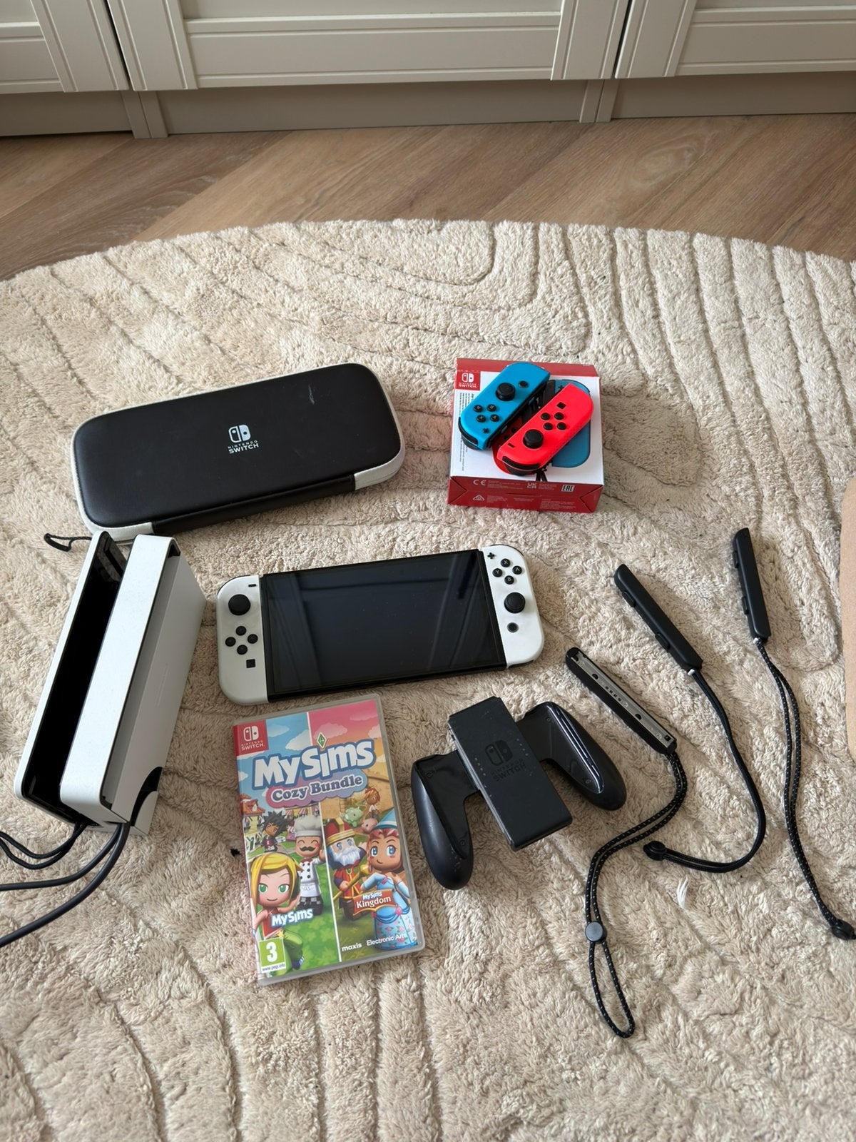 Nintendo Switch OLED 4 controllers en spel, Switch OLED, Met games, Ophalen of Verzenden, Zo goed als nieuw