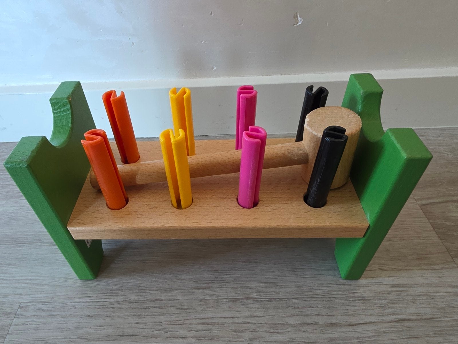 Houten hamertje tik speelgoed met gekleurde pinnen, Ophalen of Verzenden