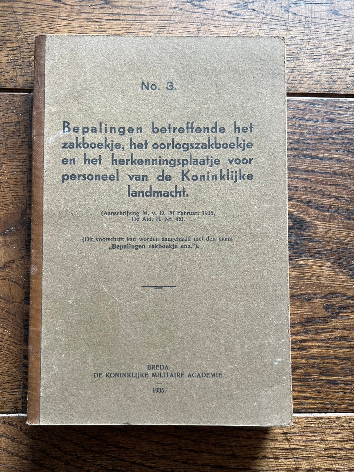 Nederlands voorschrift oorlogszakboekje herkenningsplaatje, Verzamelen, Ophalen of Verzenden, Nederland, Embleem of Badge