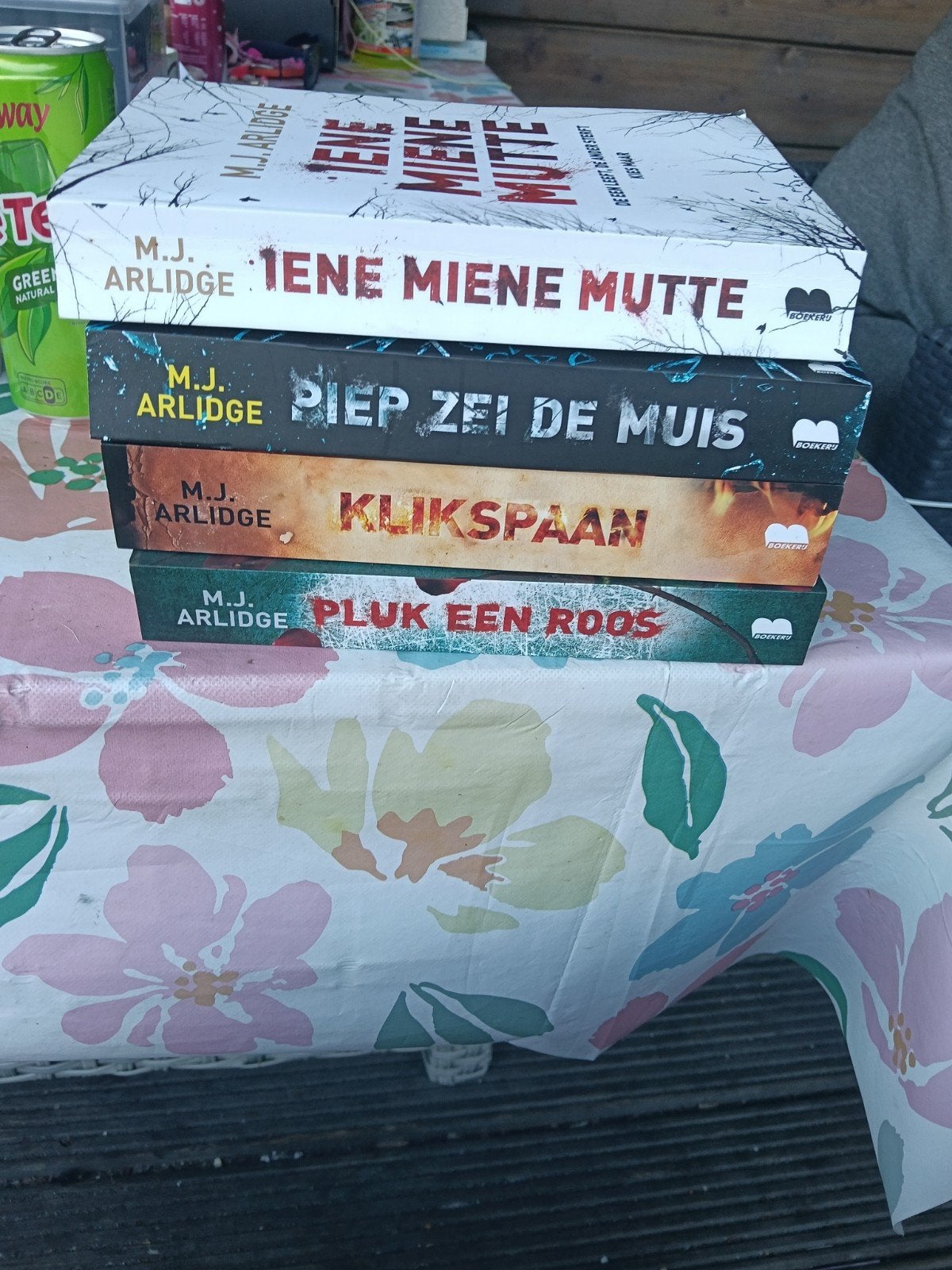 M.J. Arlidge thrillers: Iene Miene Mutte, Piep zei de muis, Boeken, Thrillers, Ophalen, Gelezen, M.J. Arlidge, Nederland