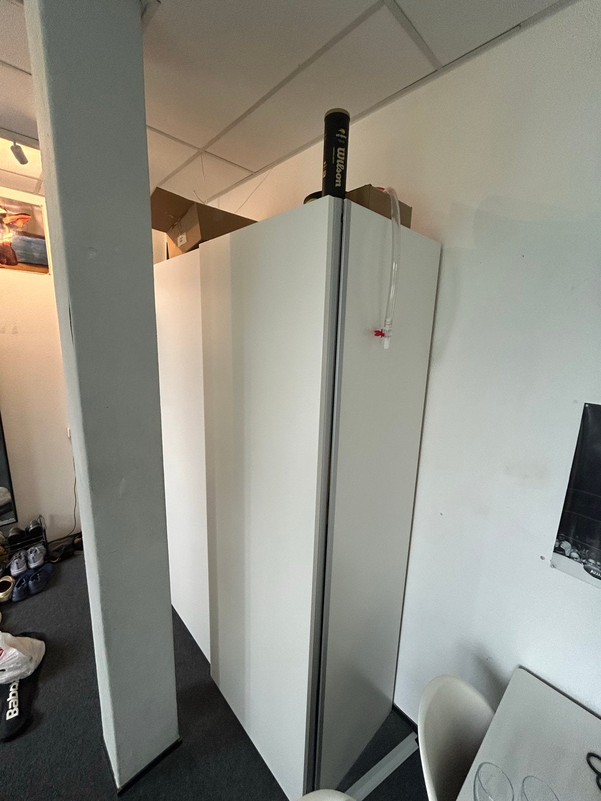 Witte kledingkast met schuifdeuren en veel opbergruimte, Huis en Inrichting, Kasten | Kledingkasten, Ophalen, Met deur(en), 100 tot 150 cm