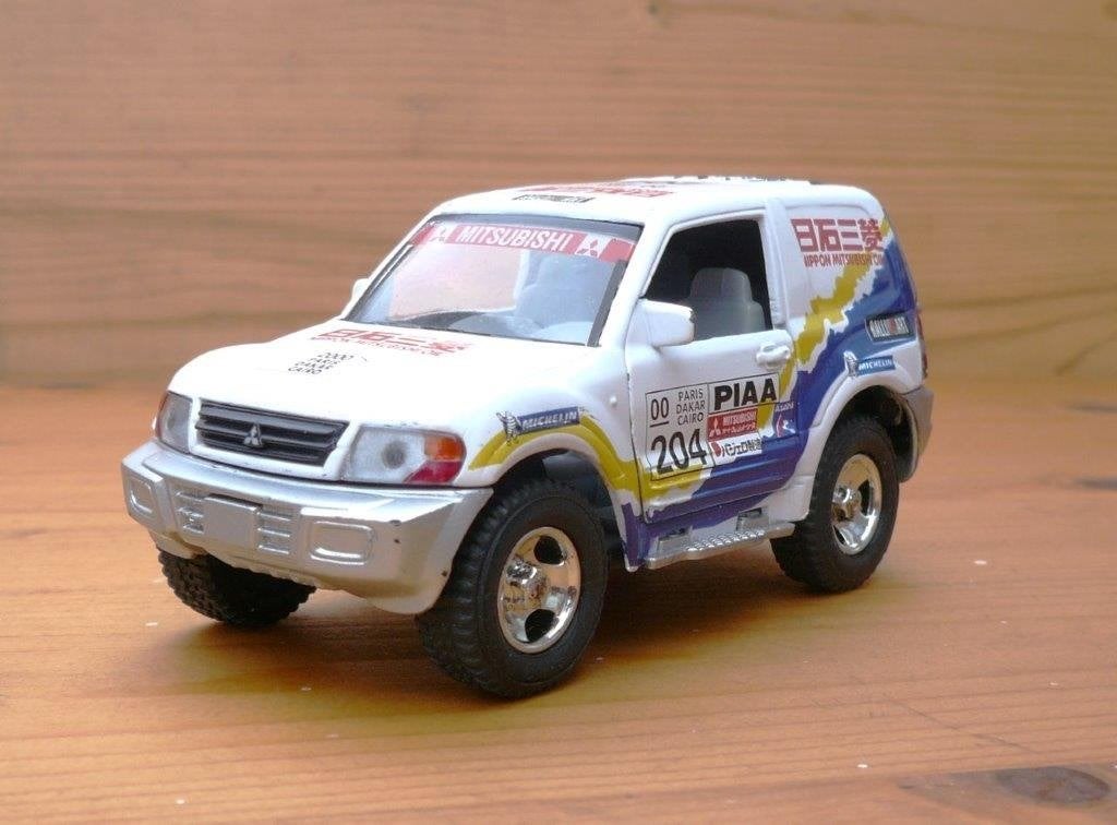 Mitsubishi pajero parijs dakar 2000. Fabr: onbekend. 1/32., Ophalen of Verzenden, Gebruikt, Auto, Overige merken
