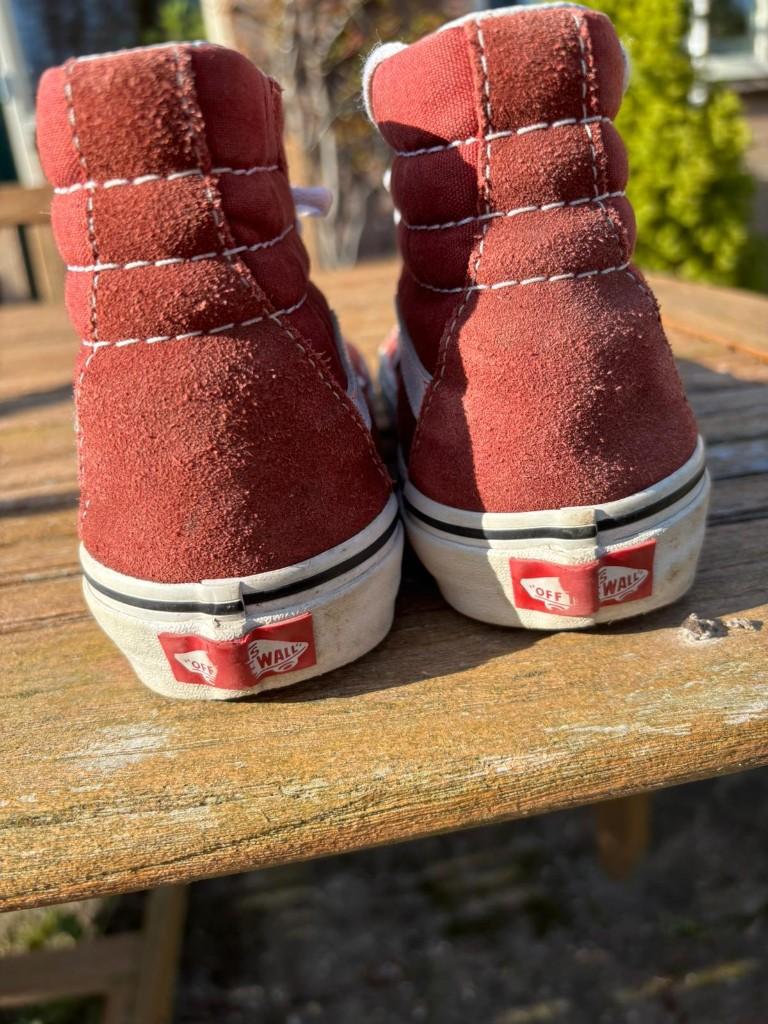 Rode Vans sneakers hoog model maat 35, Vans, Jongen of Meisje, Schoenen, Ophalen of Verzenden