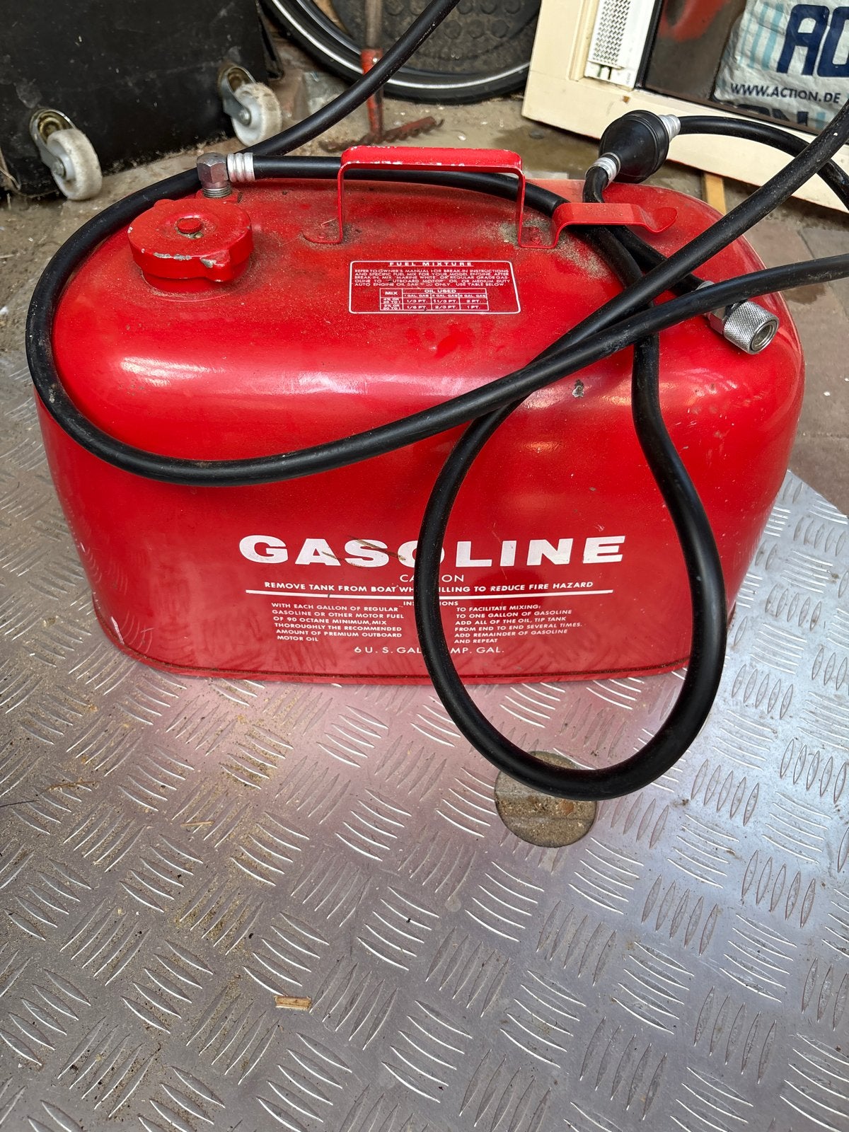 Rode benzinetank met slang - 6 US Gallon, Ophalen, Gebruikt, Motor en Techniek
