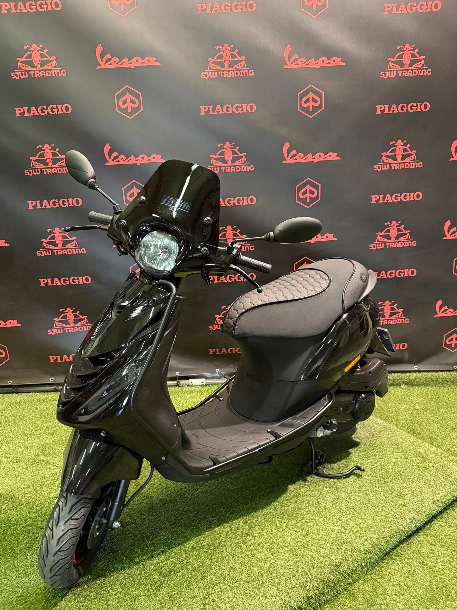 Foto 2 van Piaggio Zip 2020 Brom! Black on Black / RS Zadel / Garantie!