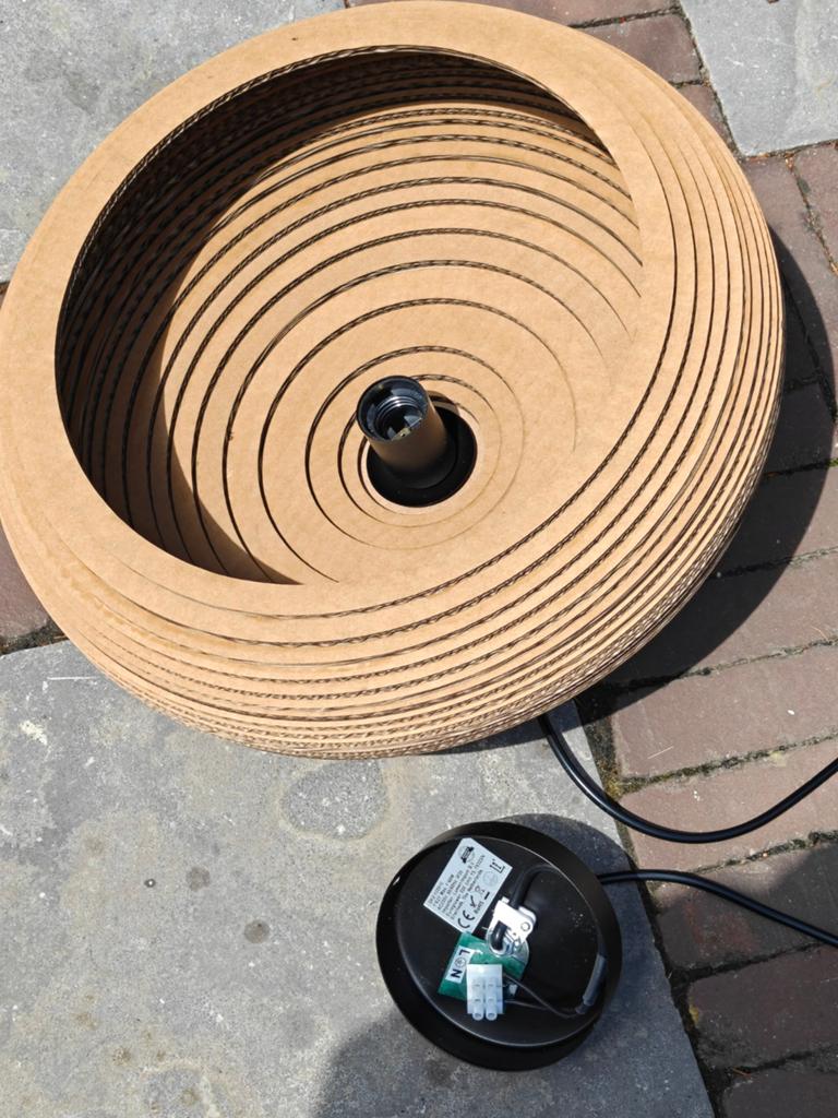 Design Kartonnen Lamp - 40cm breed, 1.25m hoog (inkortb, Ophalen, Overige materialen, Zo goed als nieuw, 75 cm of meer