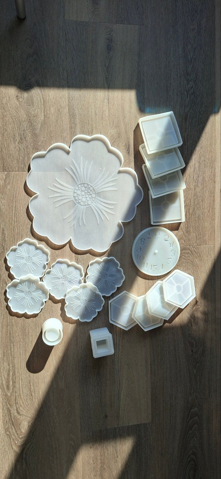 epoxy mallen onderzetters, schaal, klok en 2 bakjes, Ophalen of Verzenden, Zo goed als nieuw