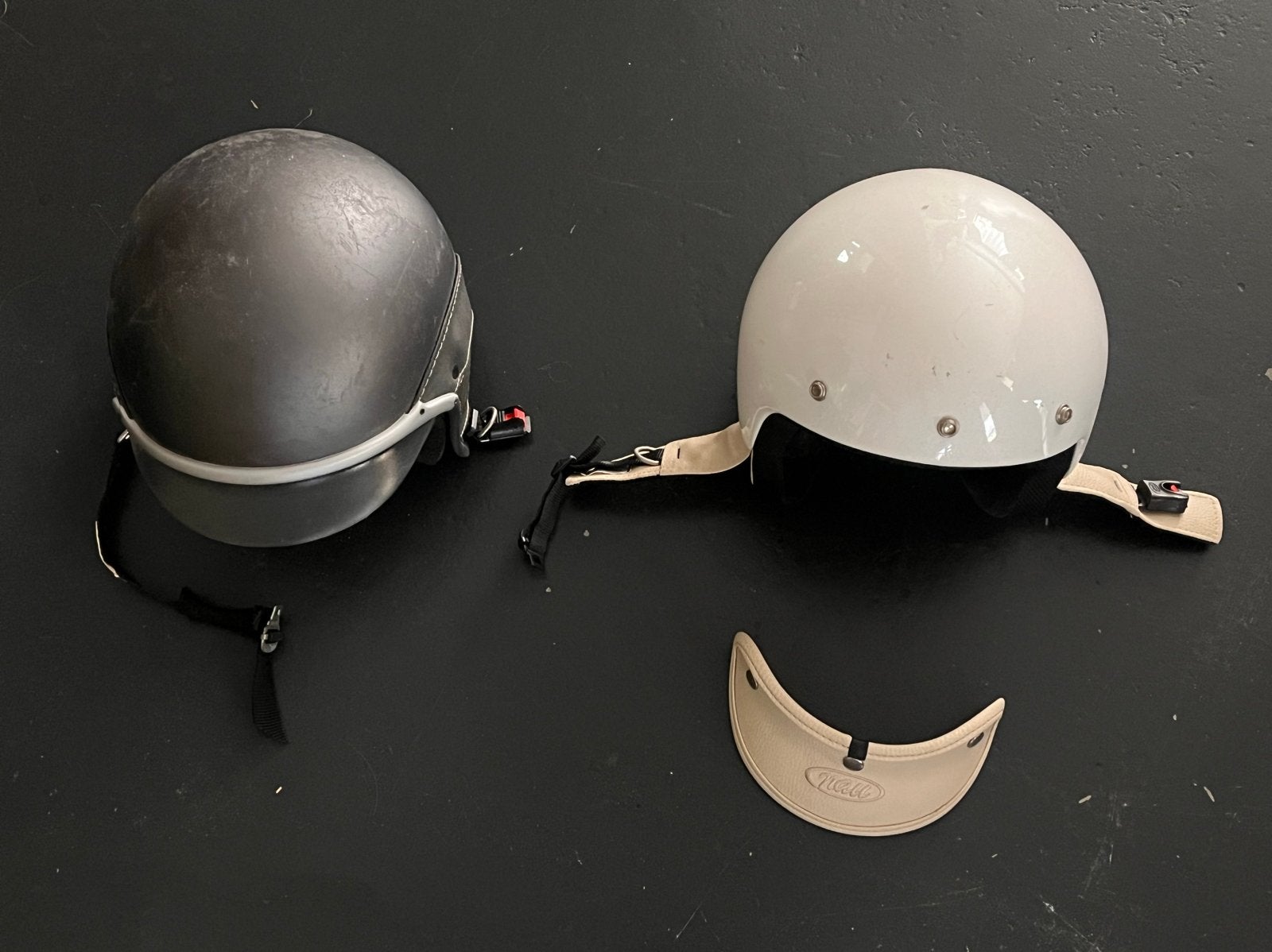 Twee Jethelmen: Wit (Nau) en Zwart (Vespa), M, Heren, Jethelm, Tweedehands