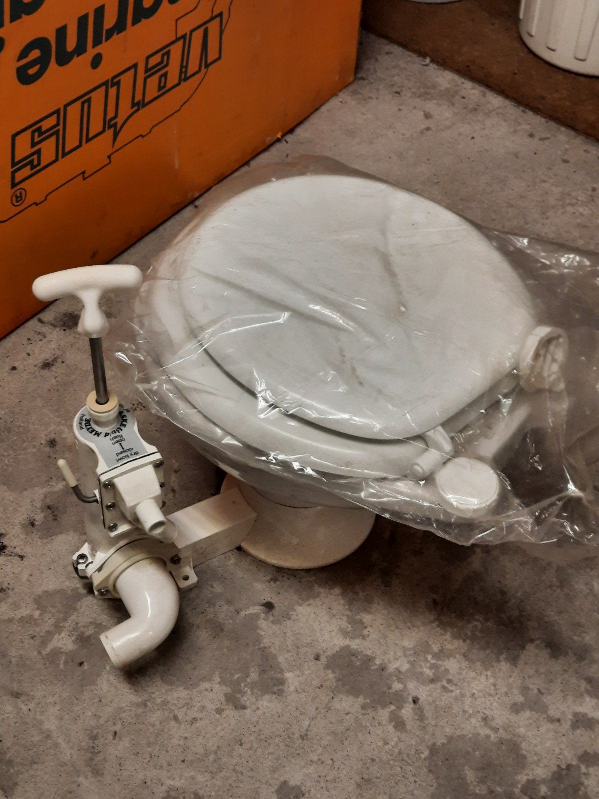 RM 69 Handpomptoilet, Ophalen, Nieuw