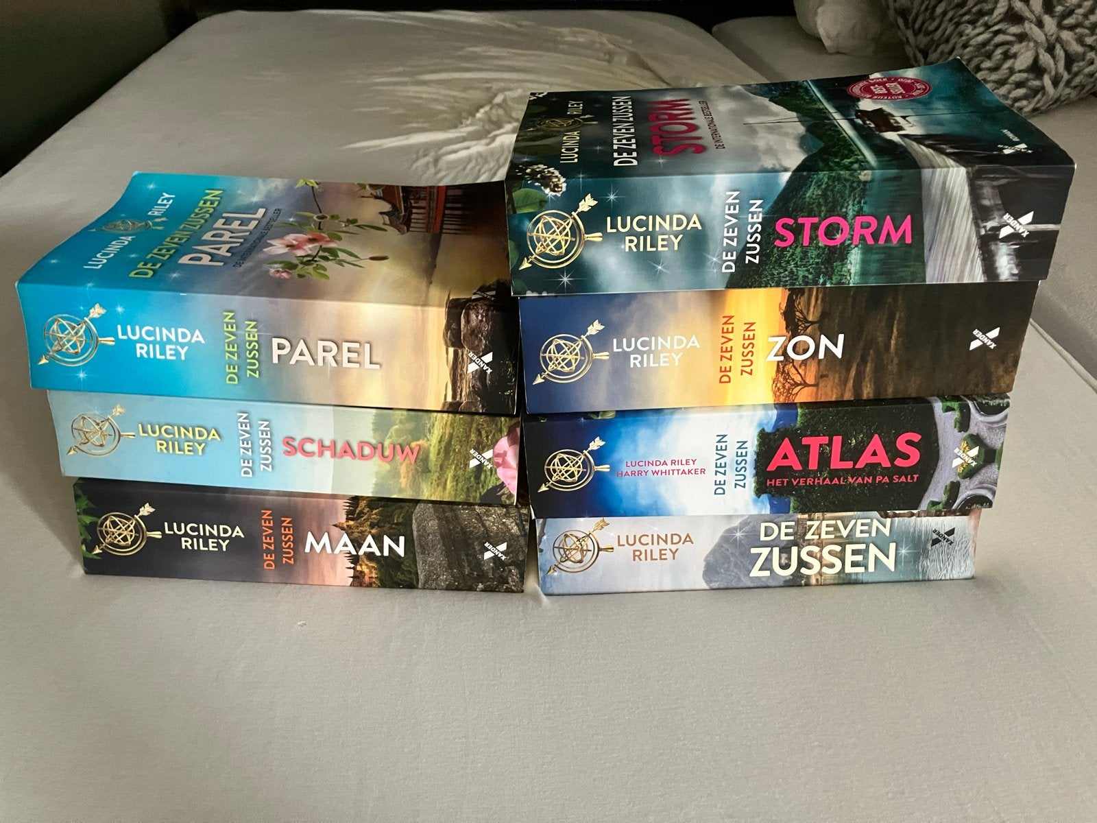 De Zeven Zussen serie - Lucinda Riley (7 boeken), Boeken, Ophalen of Verzenden, Zo goed als nieuw