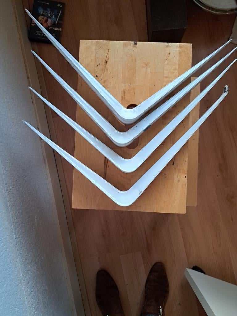 4x Witte metalen plankdragers / boekenplanksteunen, Ophalen of Verzenden, Gebruikt