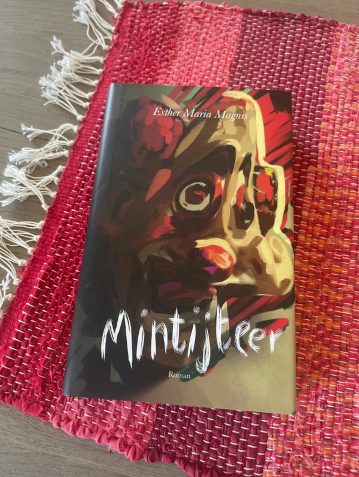 Mintijteer - Esther Maria Magnus (Roman), Ophalen of Verzenden, Zo goed als nieuw, Nederland