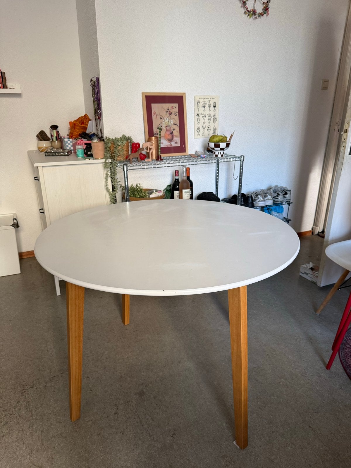 Ronde witte eettafel met houten poten, Ophalen, Gebruikt, 100 tot 150 cm, Rond