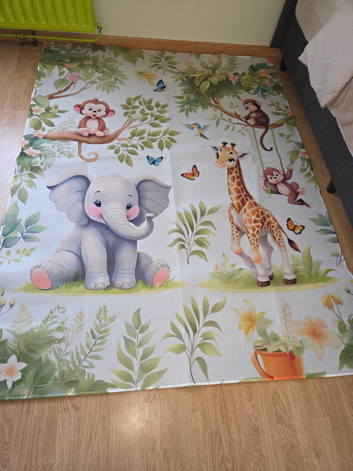 Vloerkleed met jungle dieren - Olifant, Giraffe, Apen, Meerkleurig, Ophalen, Zo goed als nieuw, Kleed of Kussen