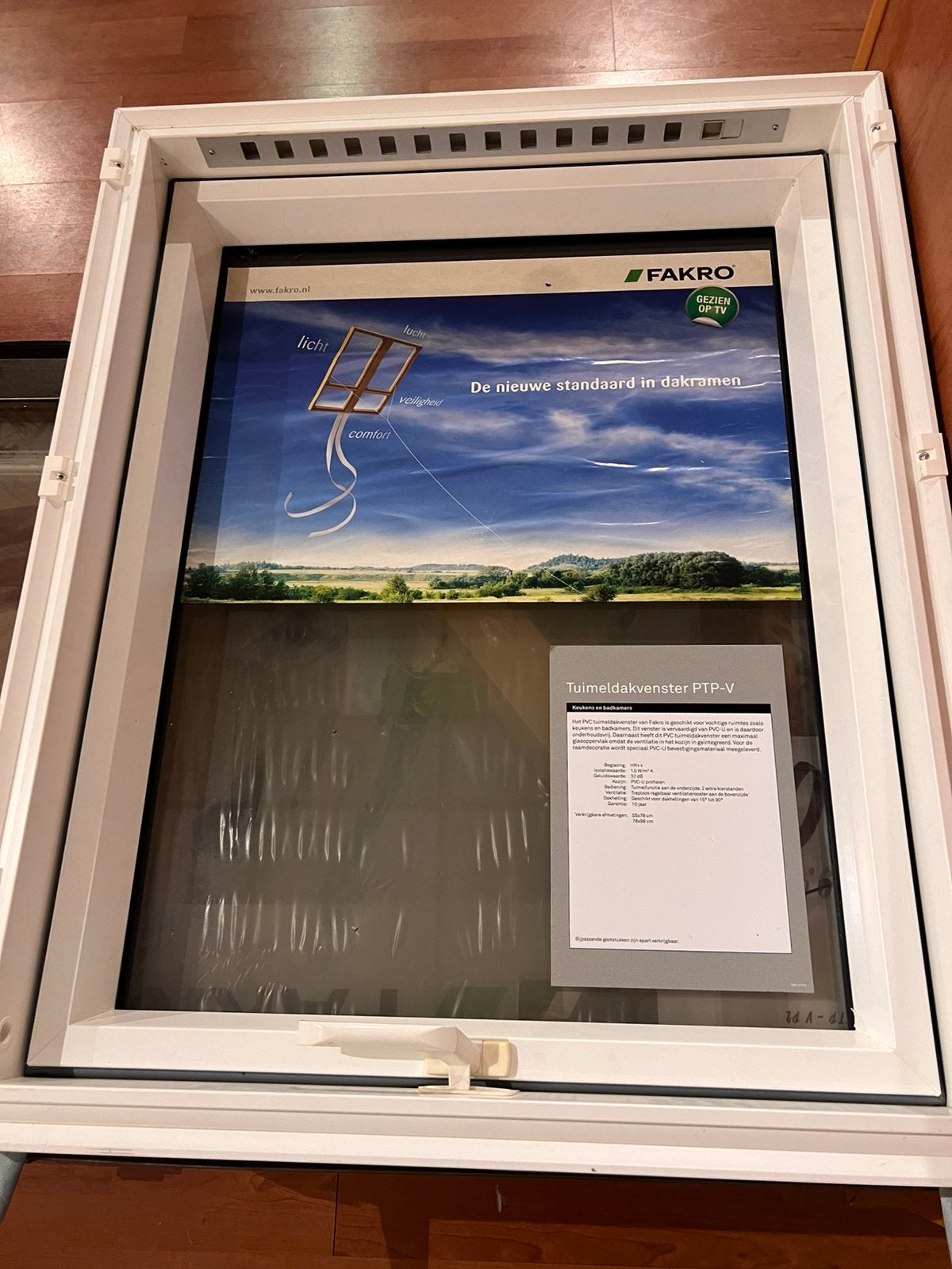 Nieuw: FAKRO PTP-V Kunststof Dakraam 78x98 cm + Gootstuk, Kunststof, Overige typen, Nieuw, Inclusief glas