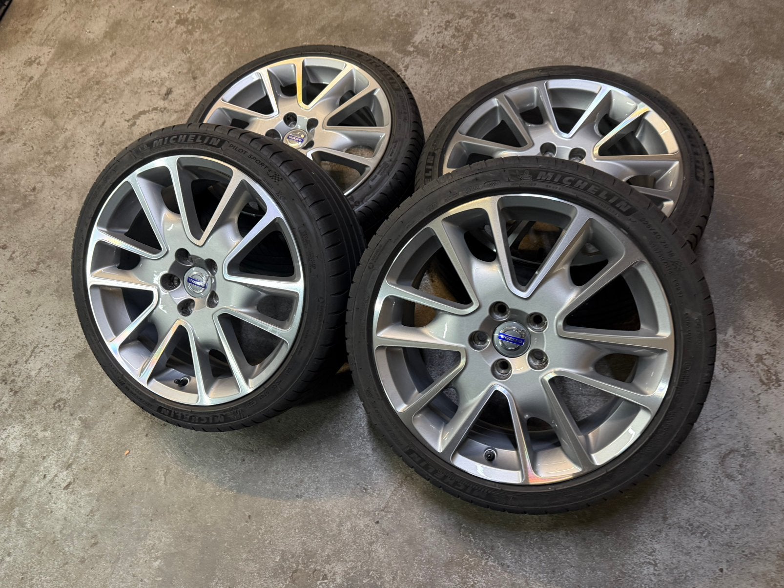 ✅ 18 inch Volvo Freja Velgen 5x108 C30 V40 V50 S50 V60 V70 P, Auto-onderdelen, Banden en Velgen, 18 inch, Gebruikt, Banden en Velgen