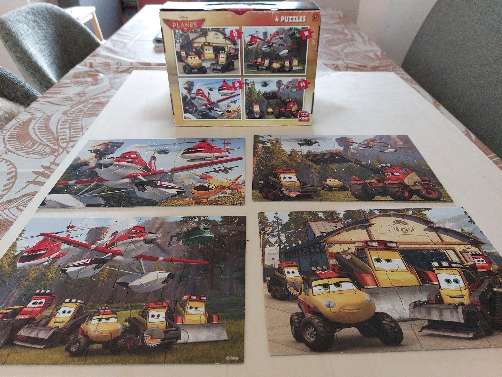 Koffer met 4 DISNEY PLANES PUZZELS van 12, 16, 20, 24stukjes, Ophalen of Verzenden, 10 tot 50 stukjes, Zo goed als nieuw, 4 tot 6 jaar
