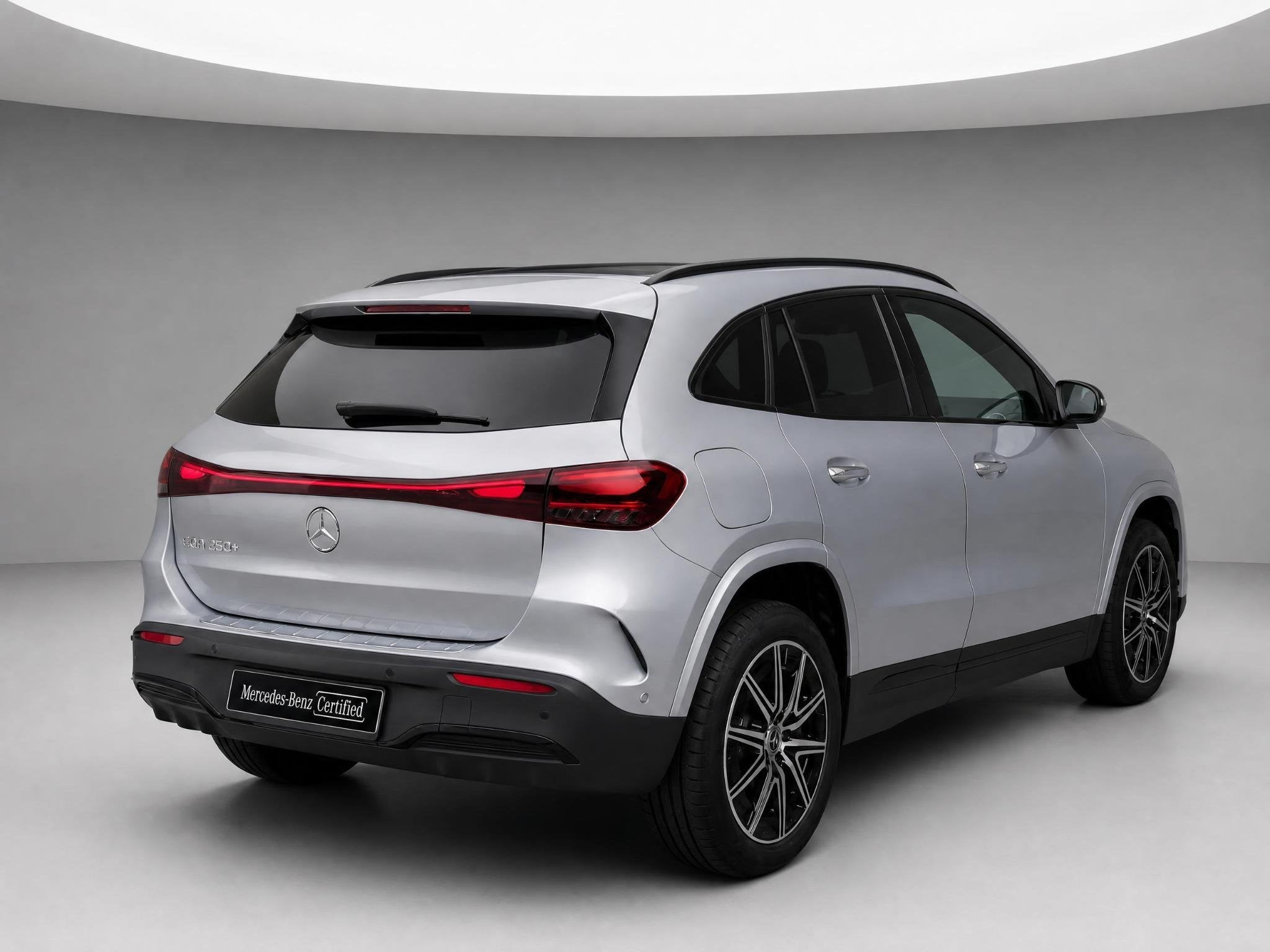 Mercedes-Benz EQA 250+ Business Solution AMG 71 kWh | Panora, Zwart, Automatische klimaatregeling, 445 min, SUV of Terreinwagen