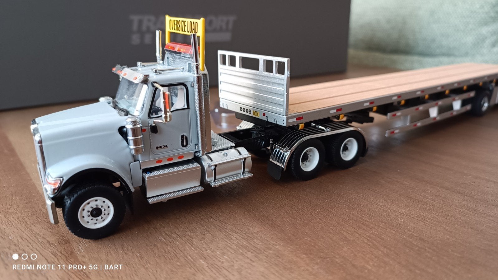 INTERNATIONAL HX520 MET 2AS FLATBED TRAILER, Ophalen of Verzenden, Nieuw, Bus of Vrachtwagen, Overige merken