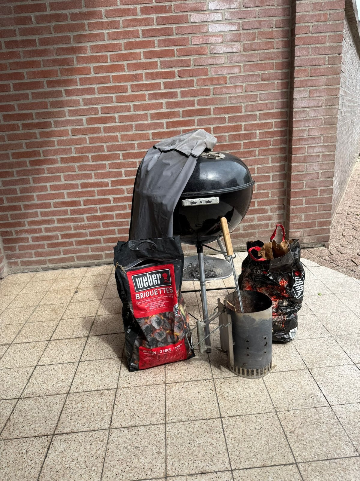 Weber barbeque 57 cm met toebehoren, Ophalen, Gebruikt, Met accessoires