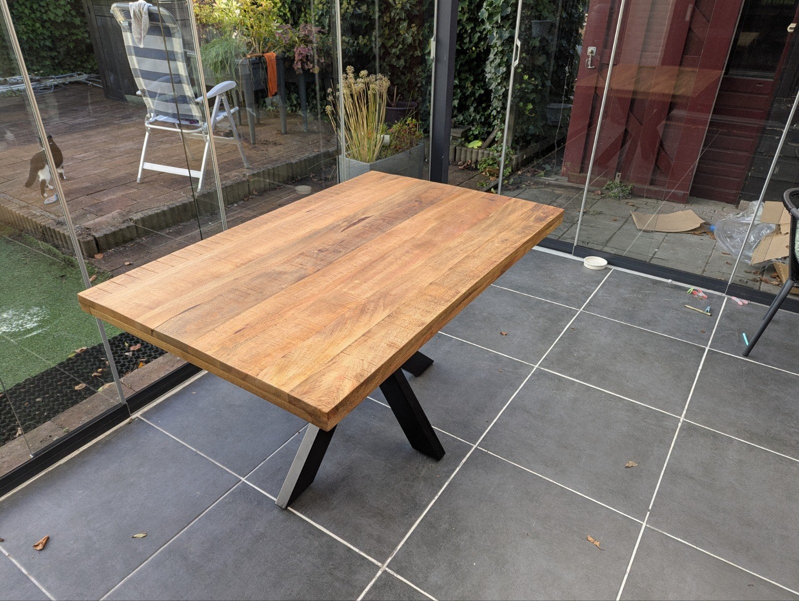 Eettafel mangohout met zwart metalen onderstel, 100 tot 150 cm, Industrieel, Modern, 50 tot 100 cm, Zo goed als nieuw