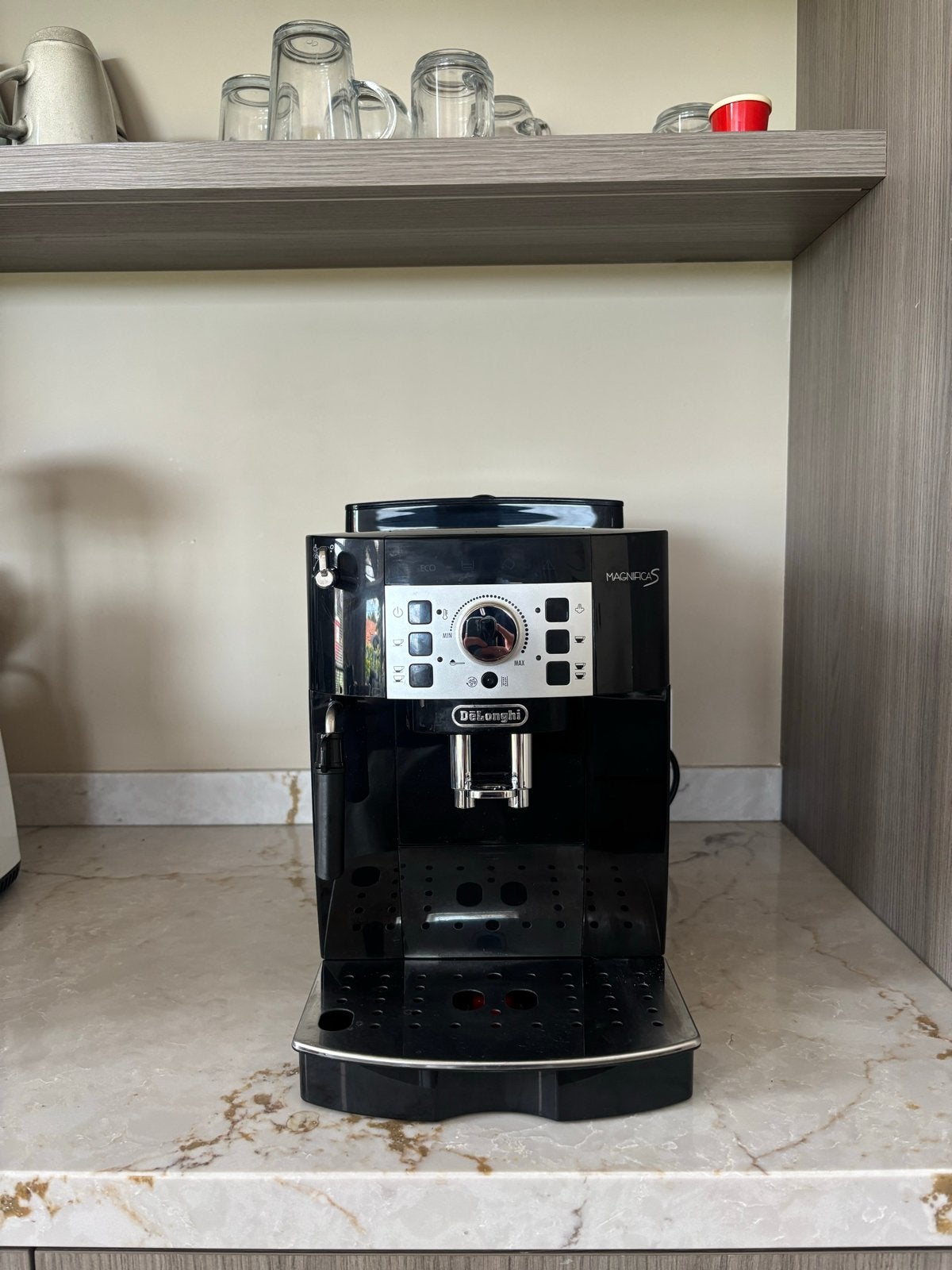 DeLonghi Magnifica S volautomatische espressomachine, Witgoed en Apparatuur, Ophalen, Afneembaar waterreservoir, Espresso apparaat