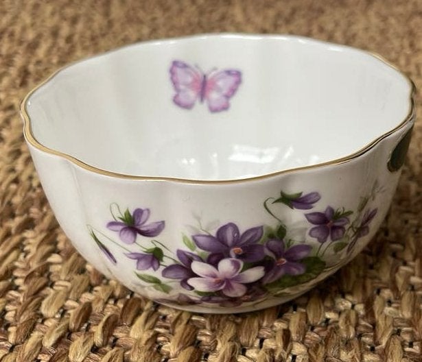 🌸🦋John Aynsley Wild Violets schaaltje –10,5 cm 🦋🌸, Nieuw, Ophalen of Verzenden, Kom(men), Overige stijlen