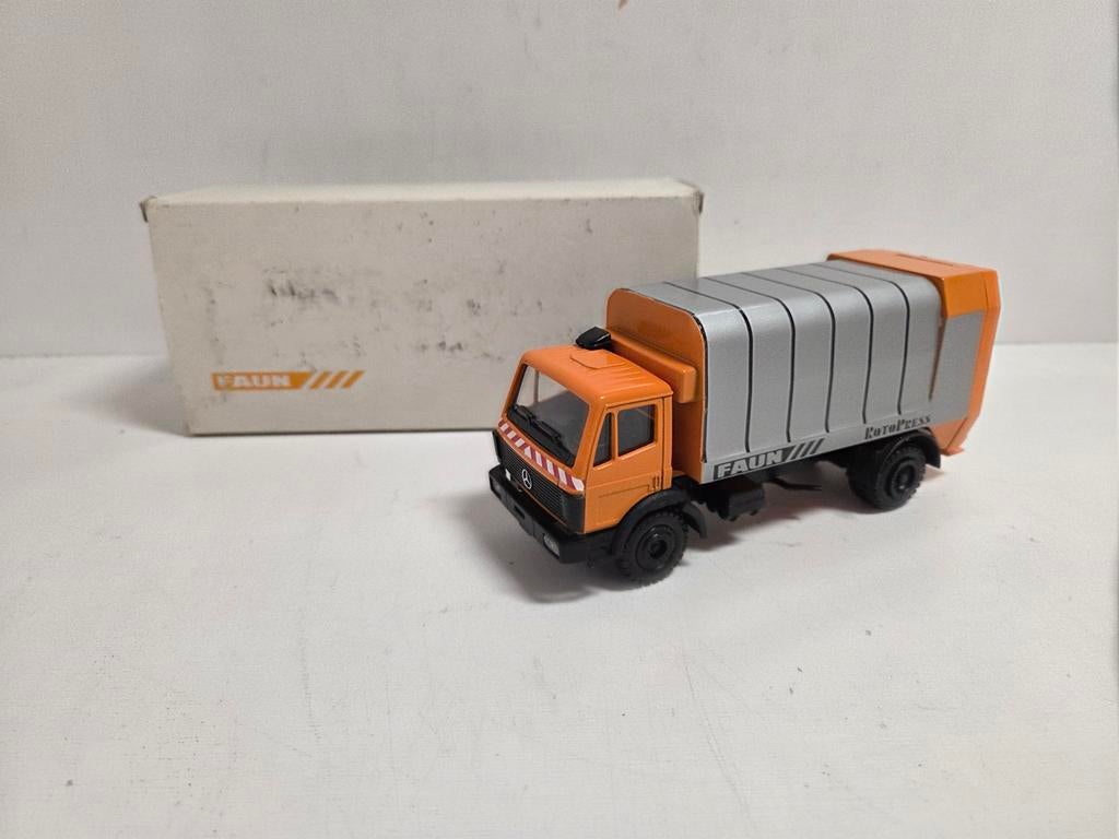 Conrad Mercedes Benz vuilniswagen RotoPress 1:50, ., Conrad, Ophalen of Verzenden, Zo goed als nieuw