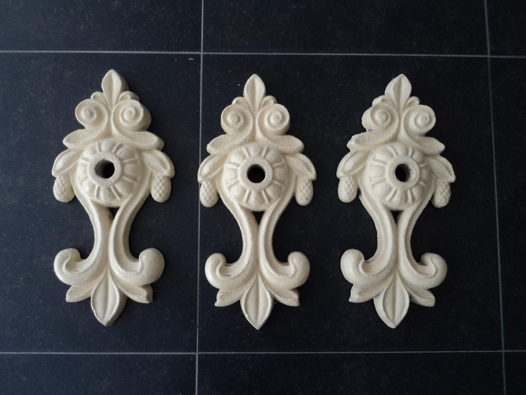 3 oude sierlijke muurankers, Ophalen of Verzenden, Gebruikt, 250 mm of meer
