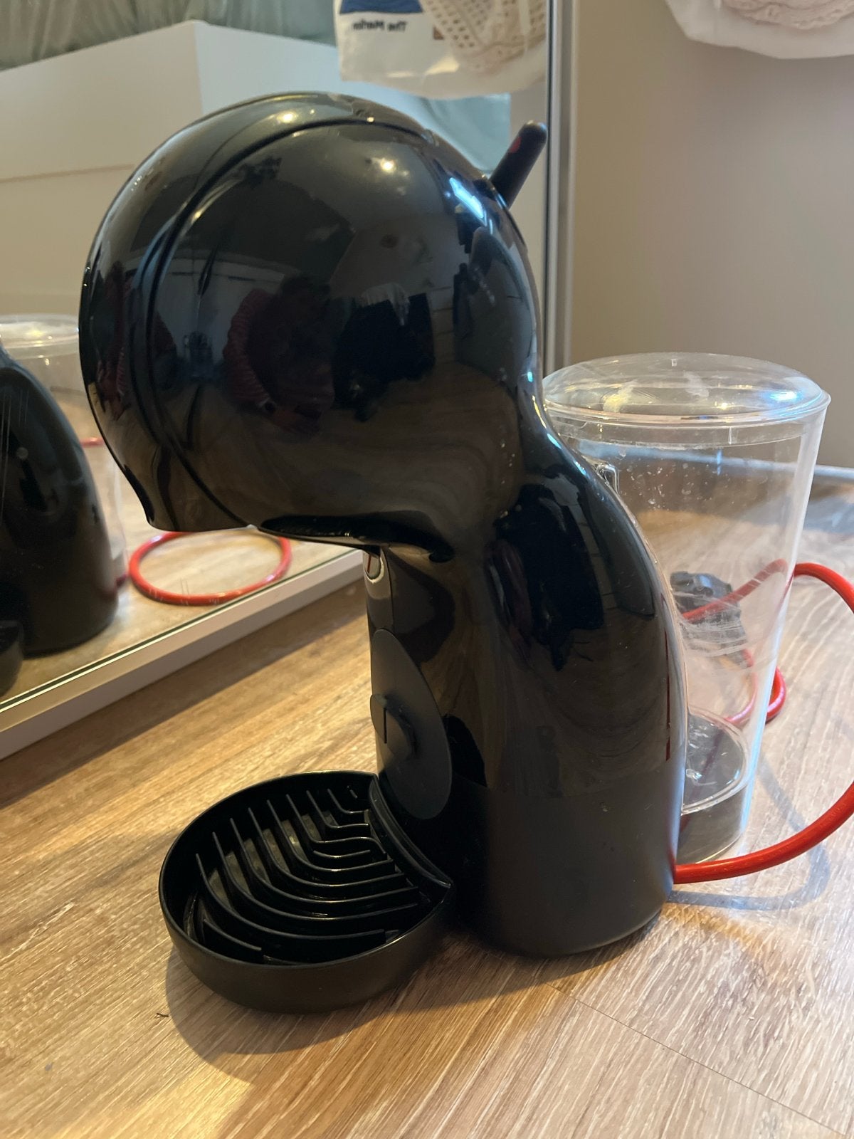 Nescafé Dolce Gusto koffiezetapparaat, Koffiepads en cups, Koffiemachine, Ophalen of Verzenden, Zo goed als nieuw