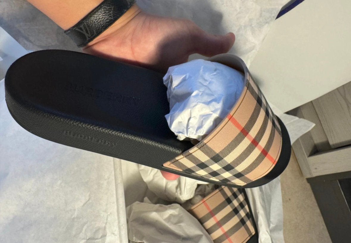 Burberry slippers goedkoop, Ophalen of Verzenden, Nieuw, Overige kleuren, Sneakers of Gympen
