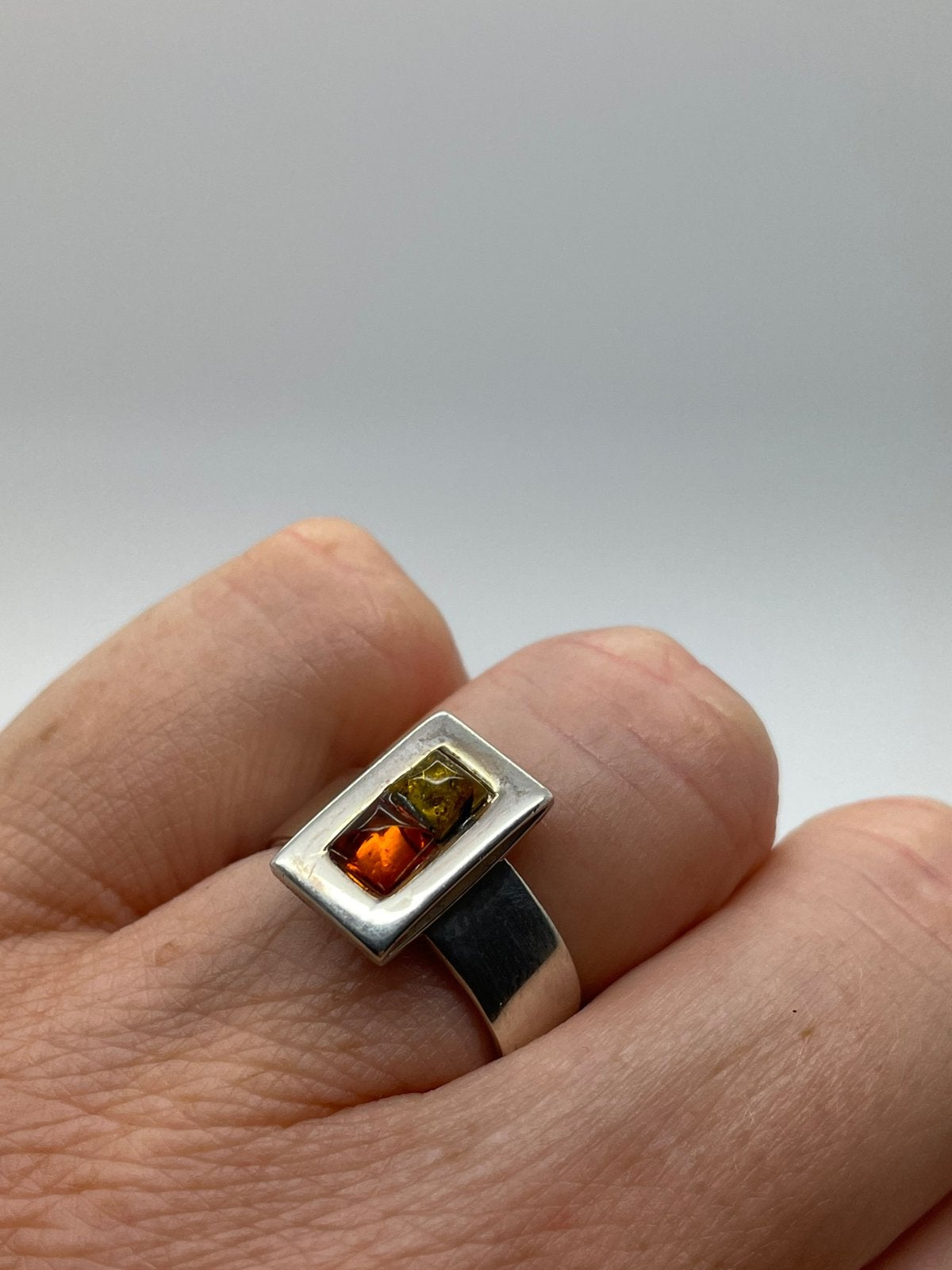 E580 Prachtige zilveren ring barnsteen maat 17,5, Ophalen of Verzenden, X, Met edelsteen, Dame