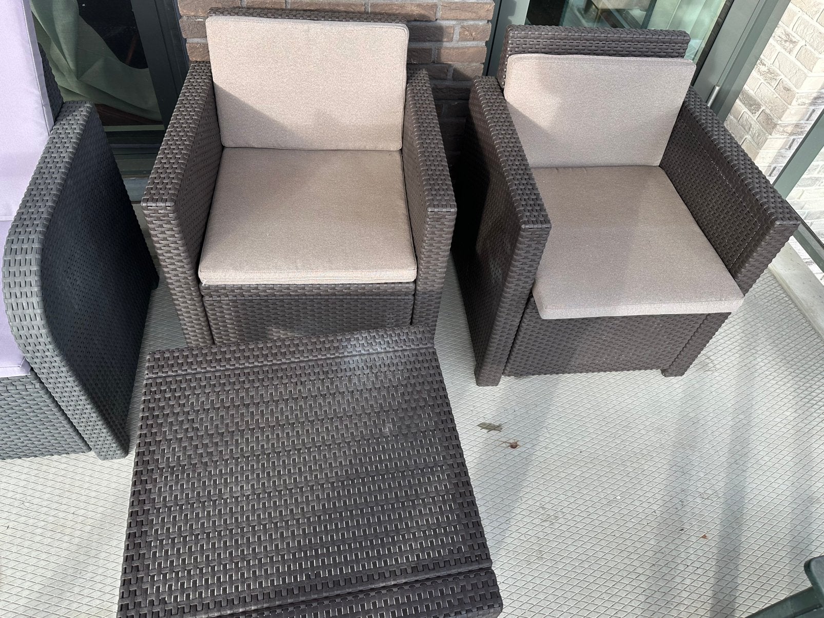 Moet zsm weg ivm verhuizen | Tuinset 3 stoelen en 1 tafeltje, Ophalen, Kunststof, 3 zitplaatsen, Bijzettafel