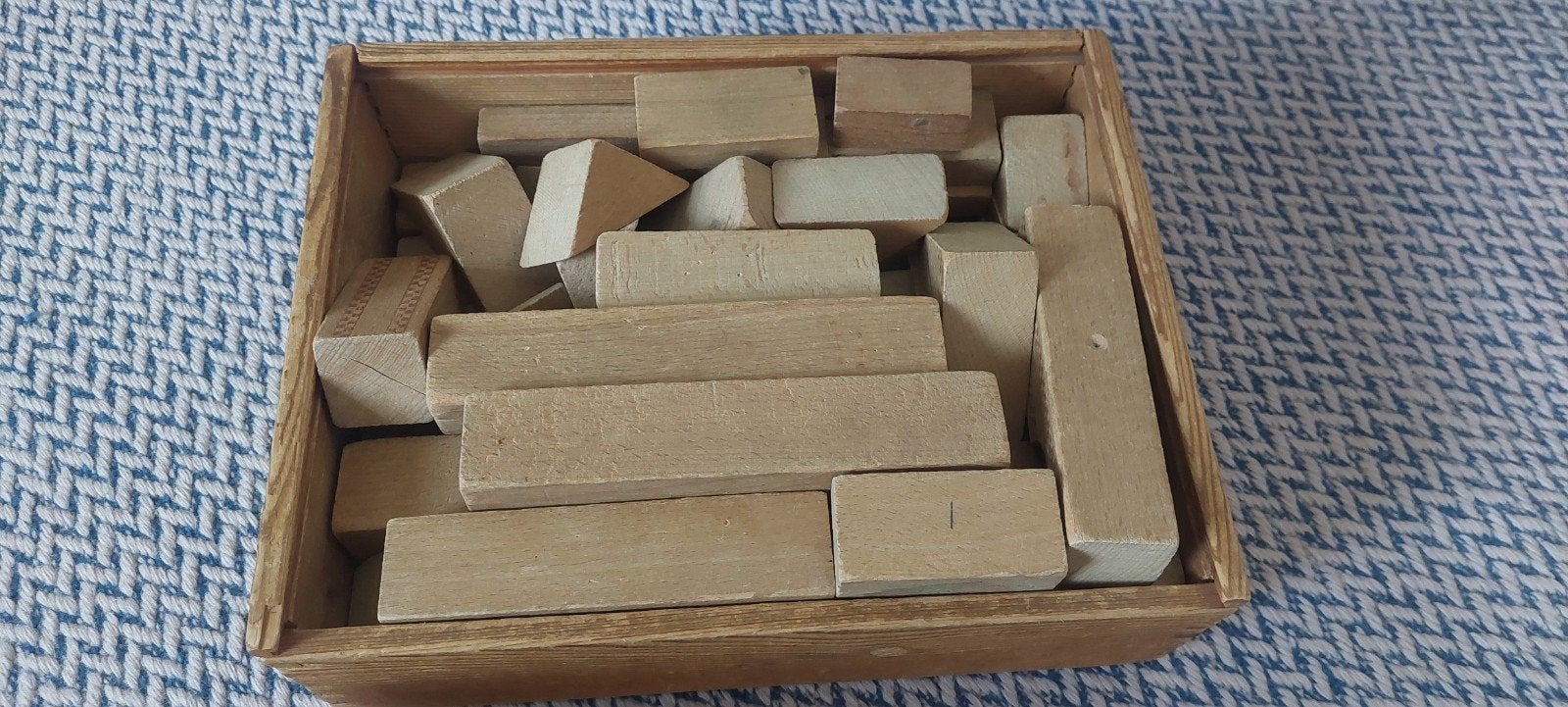 Houten bouwblokken in kist - Vintage speelgoed, Ophalen