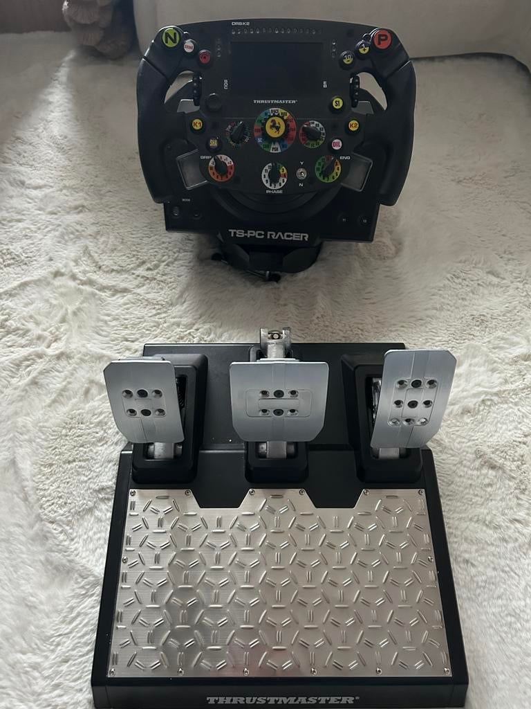 Trustmaster SF1000 incl. Pedalen & Ferrari 599xx Add-on, Ophalen of Verzenden, Zo goed als nieuw, Stuurtje of Sportattribuut, Xbox Series X