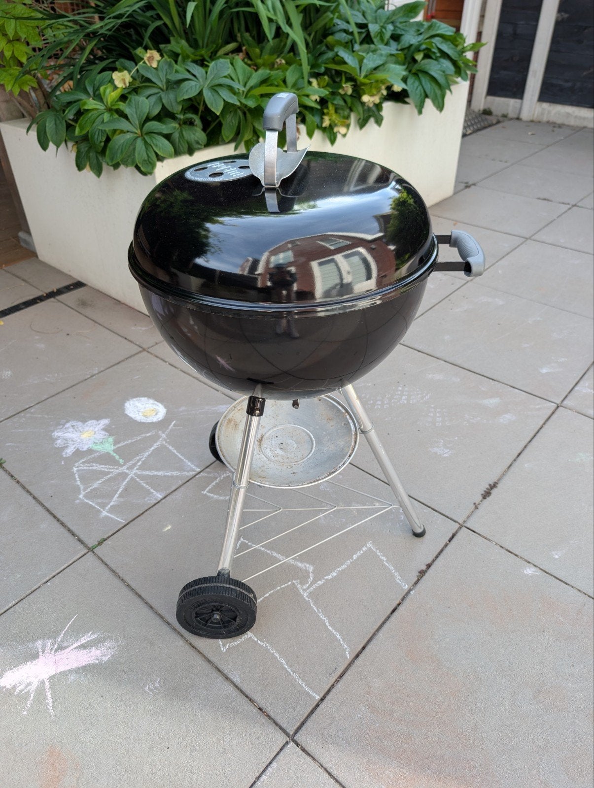 Weber kettle 47cm barbeque, Tuin en Terras, Houtskoolbarbecues, Ophalen, Gebruikt, WEBER BBQ, Met accessoires