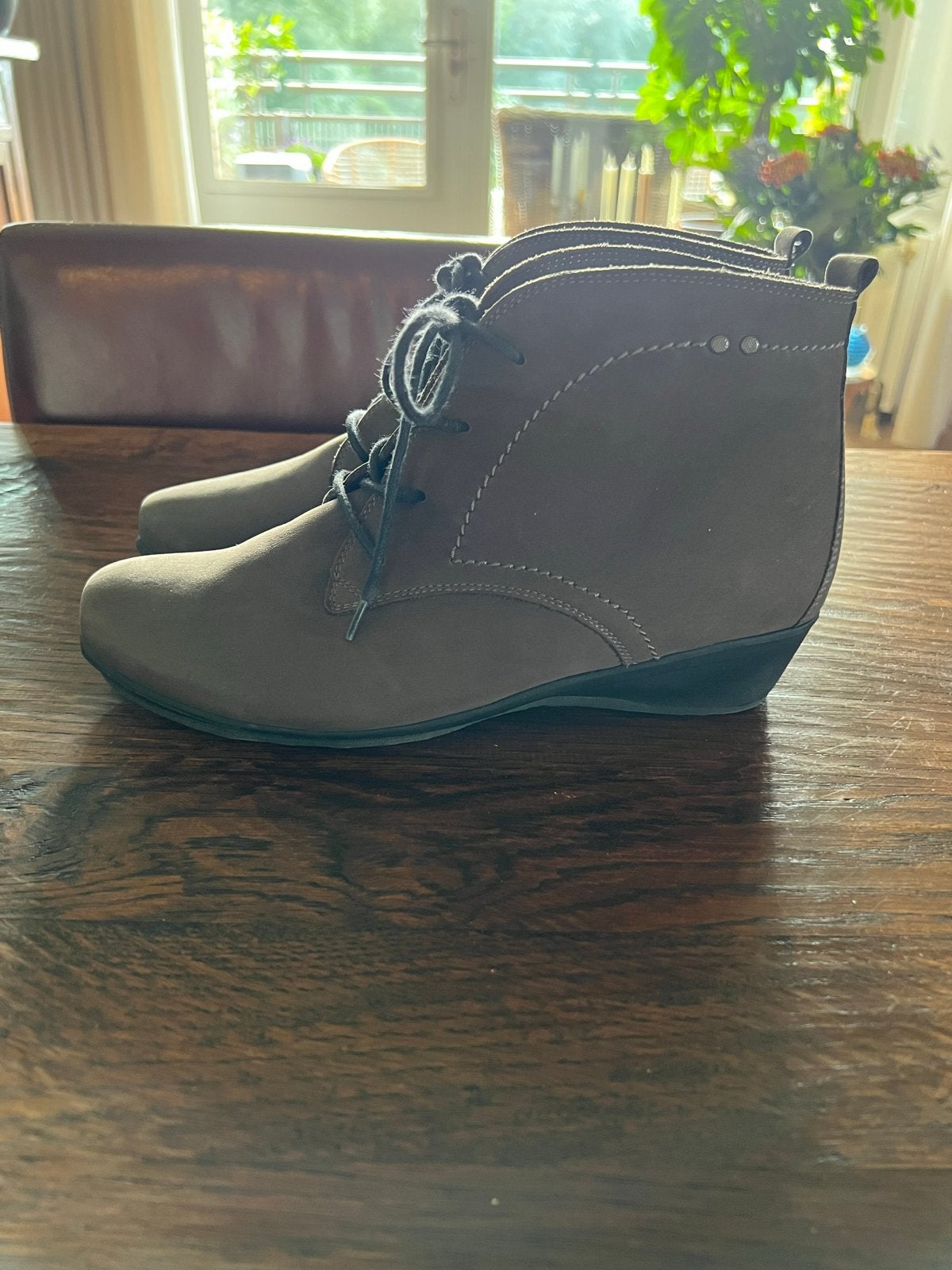 Hartjes klassieke enkelboot taupe nubuck maat 39, Bruin, Lage of Enkellaarzen, Ophalen of Verzenden, Zo goed als nieuw