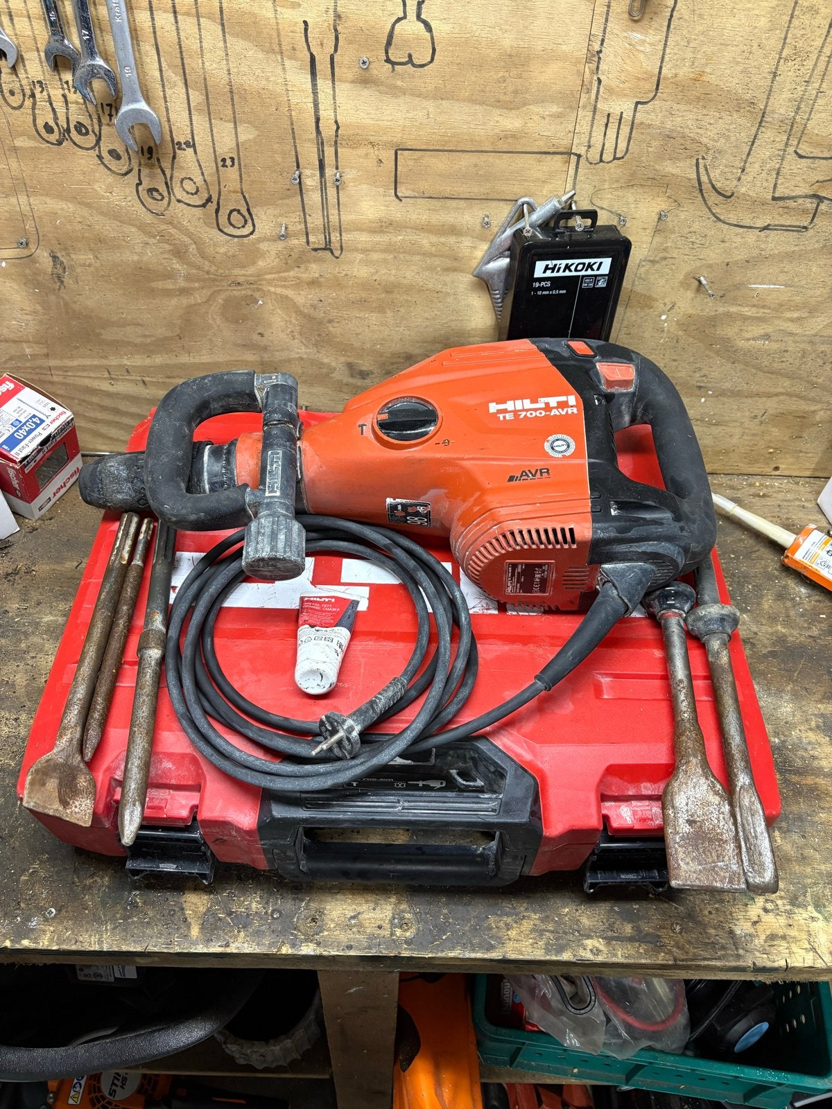Hilti TE 700-AVR Breekhamer voor zware sloopwerken, Ophalen of Verzenden, Gebruikt, 600 watt of meer, Boor- en/of Breekhamer