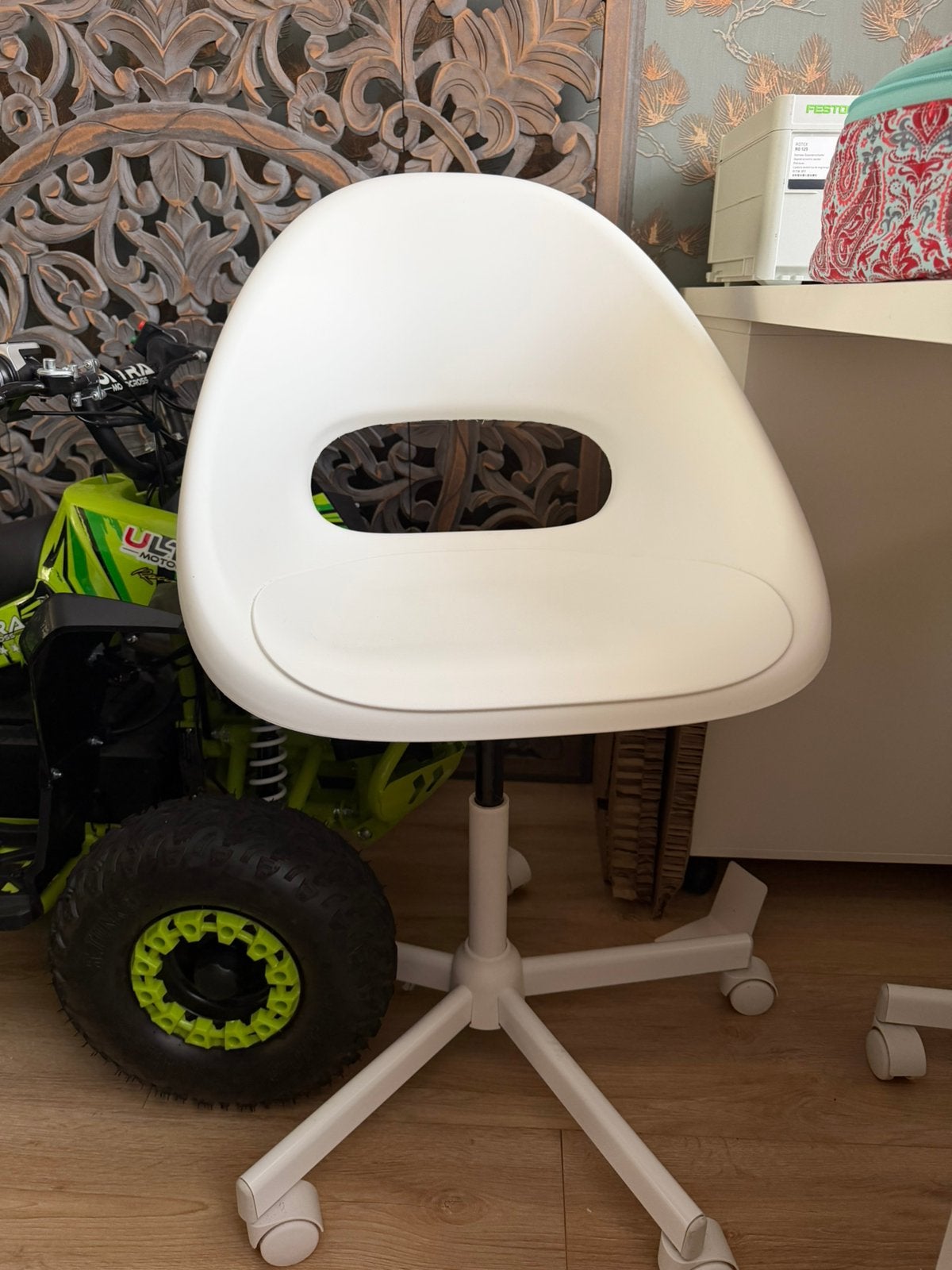 Ikea malskar stoelonderstel met loberget kuipzitting, Huis en Inrichting, Ophalen, Zo goed als nieuw, Wit