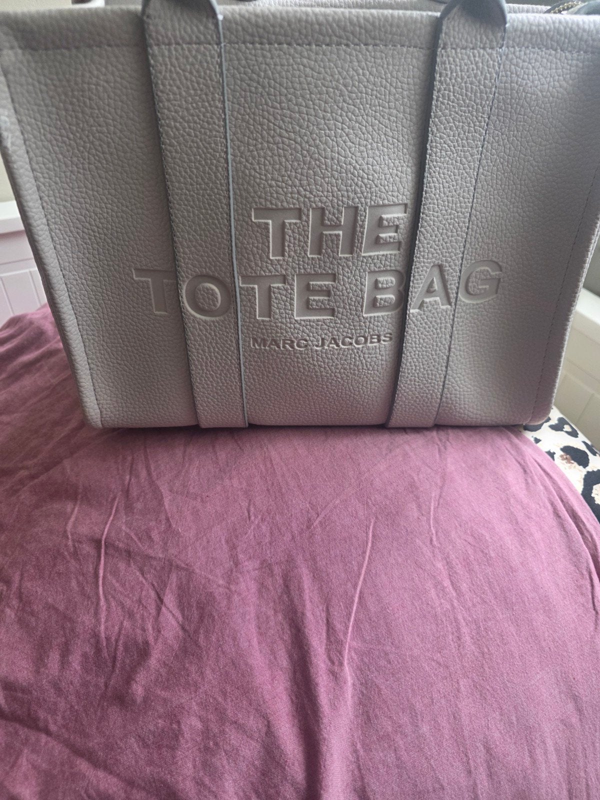 Marc Jacobs The Tote Bag - Lichtgrijs nooit gebruikt, Ophalen, Zo goed als nieuw, Grijs, Shopper