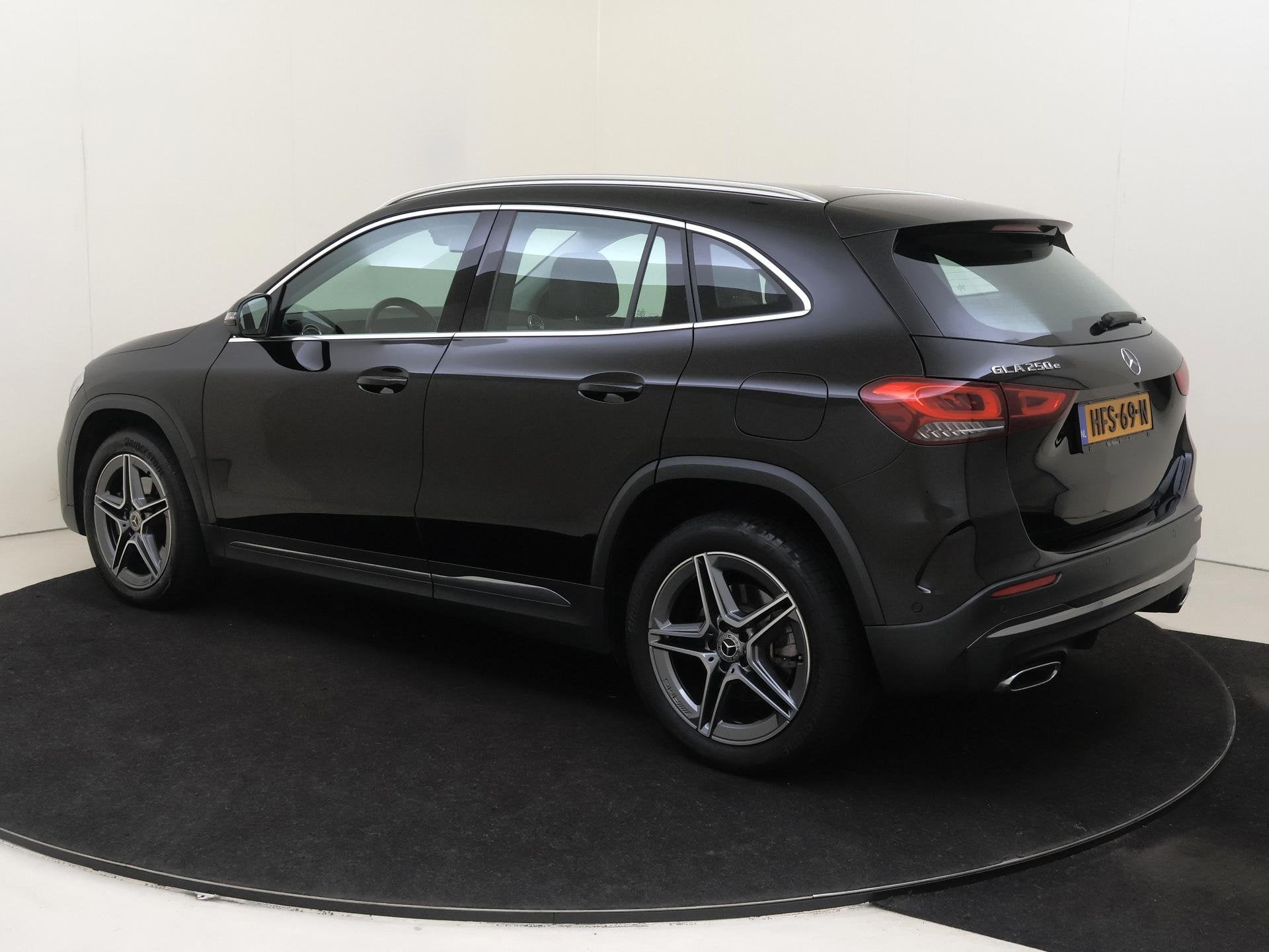 Mercedes-Benz GLA-klasse 250 e AMG Line, Auto's, 4 cilinders, 16 kWh, Leder en Stof, Zwart
